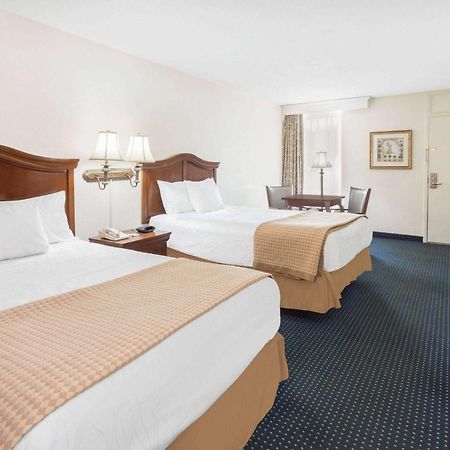 Hotel Baymont By Wyndham Rocky Mount I-95 Esterno foto