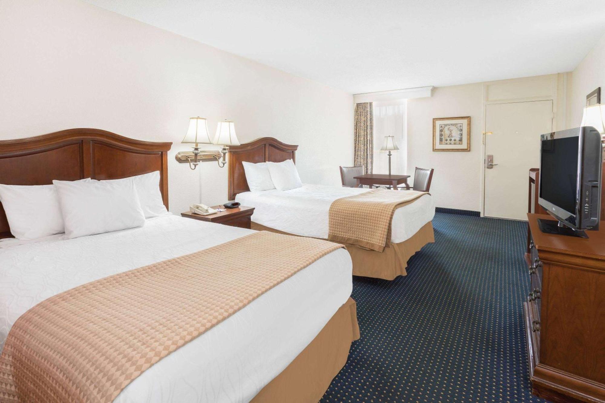 Hotel Baymont By Wyndham Rocky Mount I-95 Esterno foto